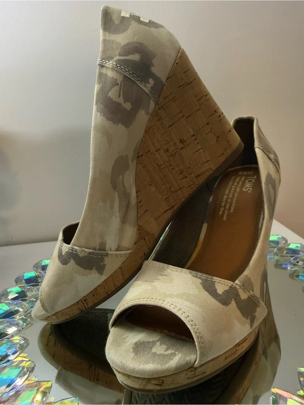 TOMS Camo Canvas Cork Wedge Peep Toe Shoes Beige Women’s 6.5